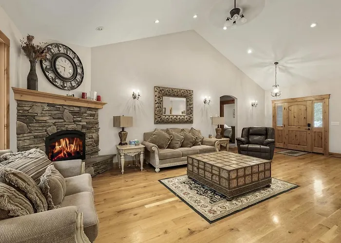 Upscale Mountain Retreat With Cozy Fireplace & Jetted Tub In Alpine, Utah