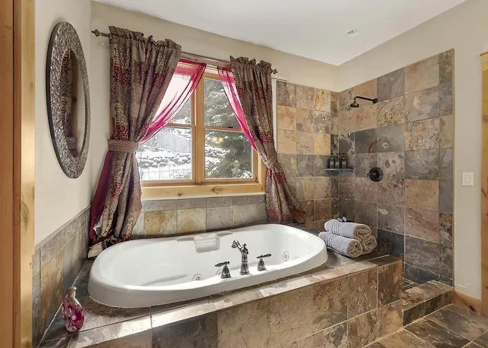 Upscale Mountain Retreat With Cozy Fireplace & Jetted Tub In Alpine, Utah Alpine