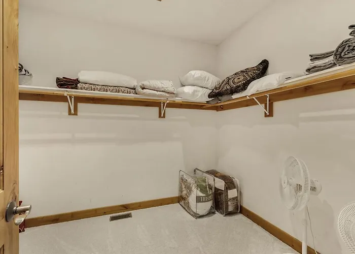 Upscale Mountain Retreat With Cozy Fireplace & Jetted Tub In Alpine, Utah Holiday home