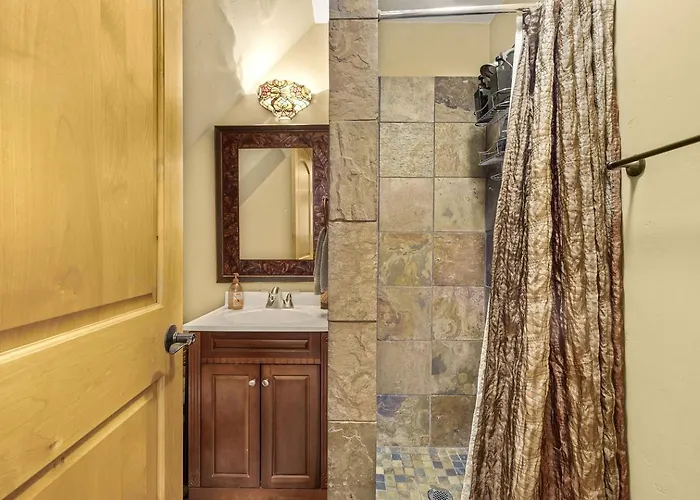 Upscale Mountain Retreat With Cozy Fireplace & Jetted Tub In Alpine, Utah *